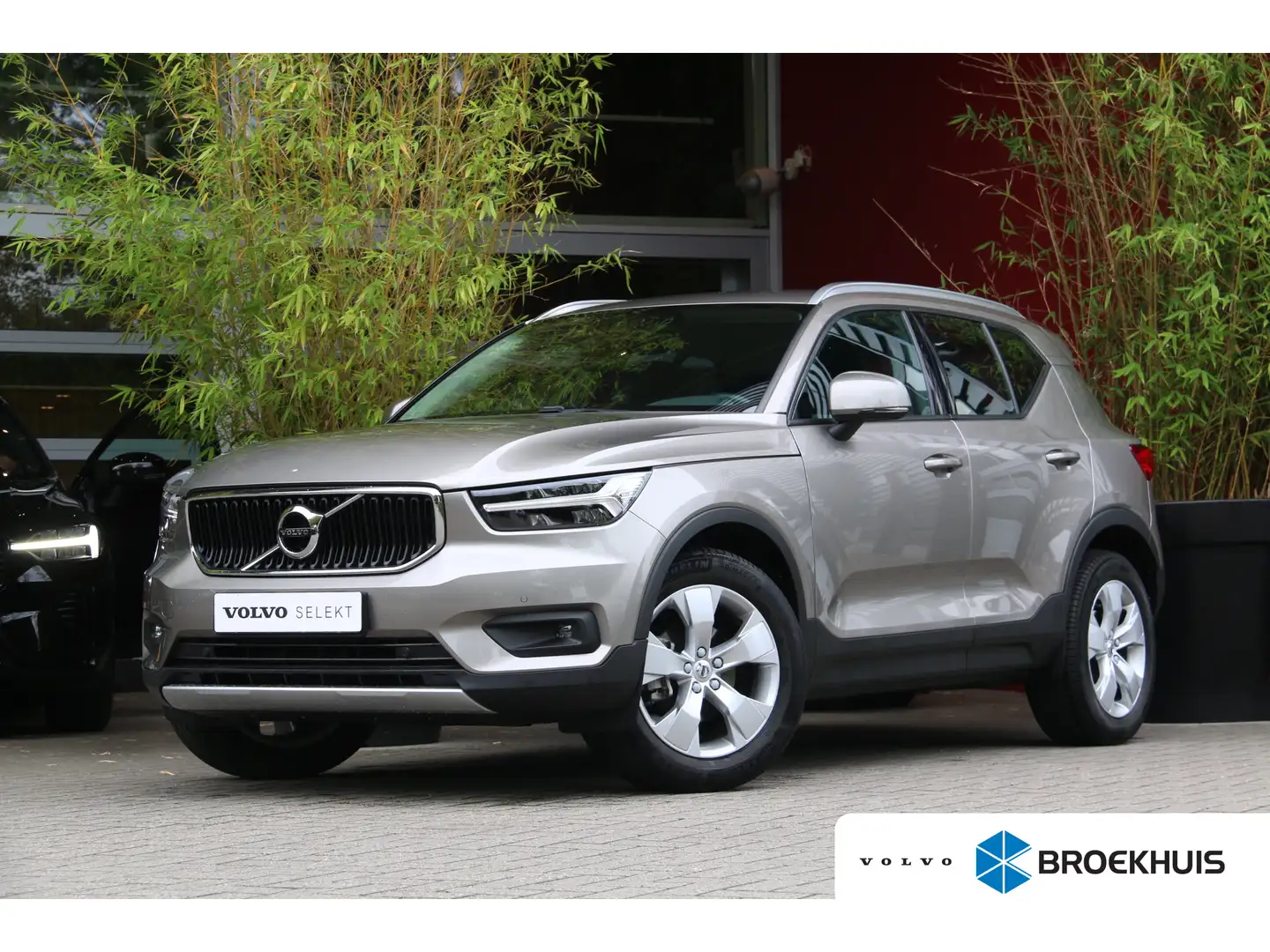 Volvo XC40 1.5 T2 Business Pro | Trekhaak | Camera | Adaptive Grijs - 1