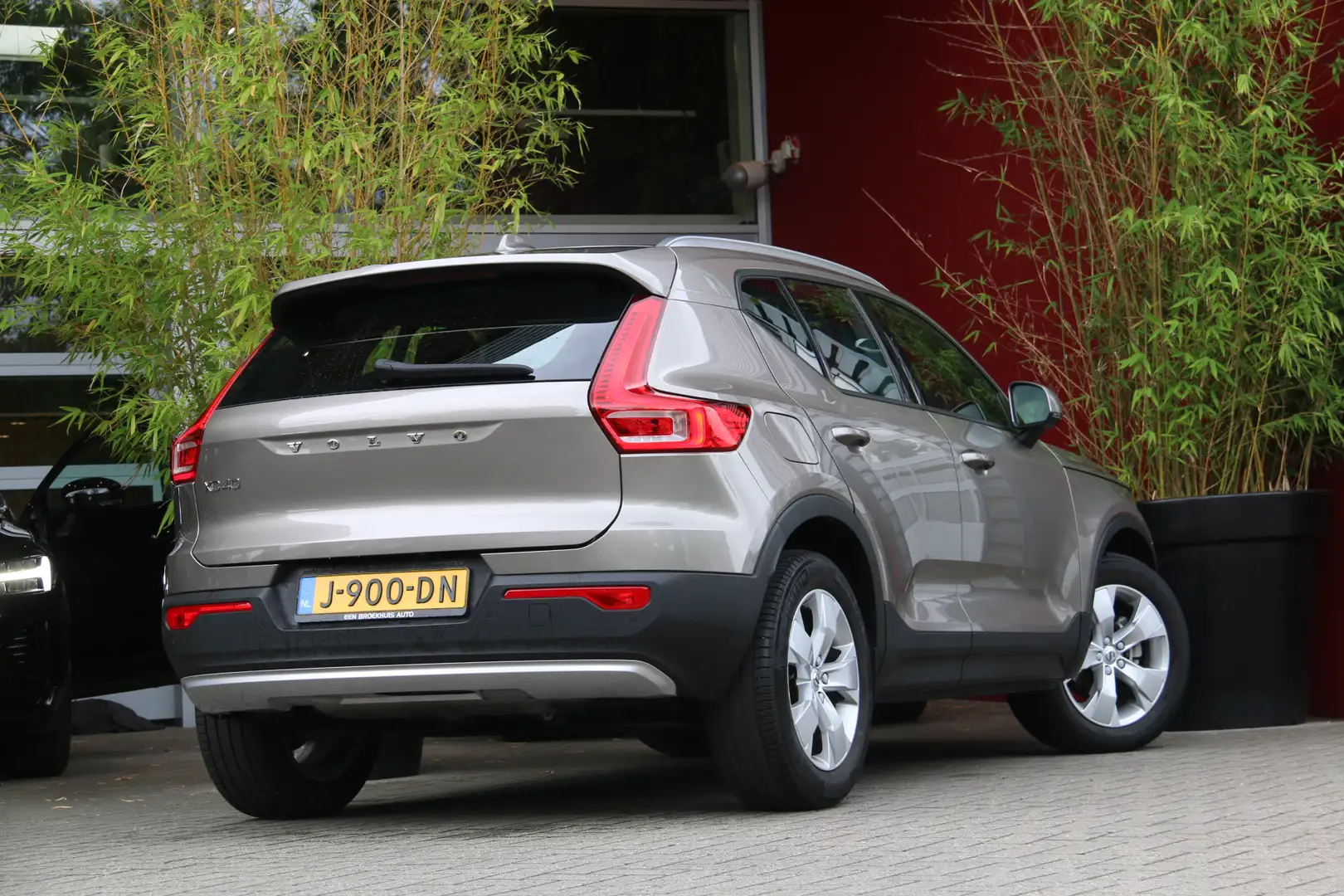 Volvo XC40 1.5 T2 Business Pro | Trekhaak | Camera | Adaptive Grijs - 2