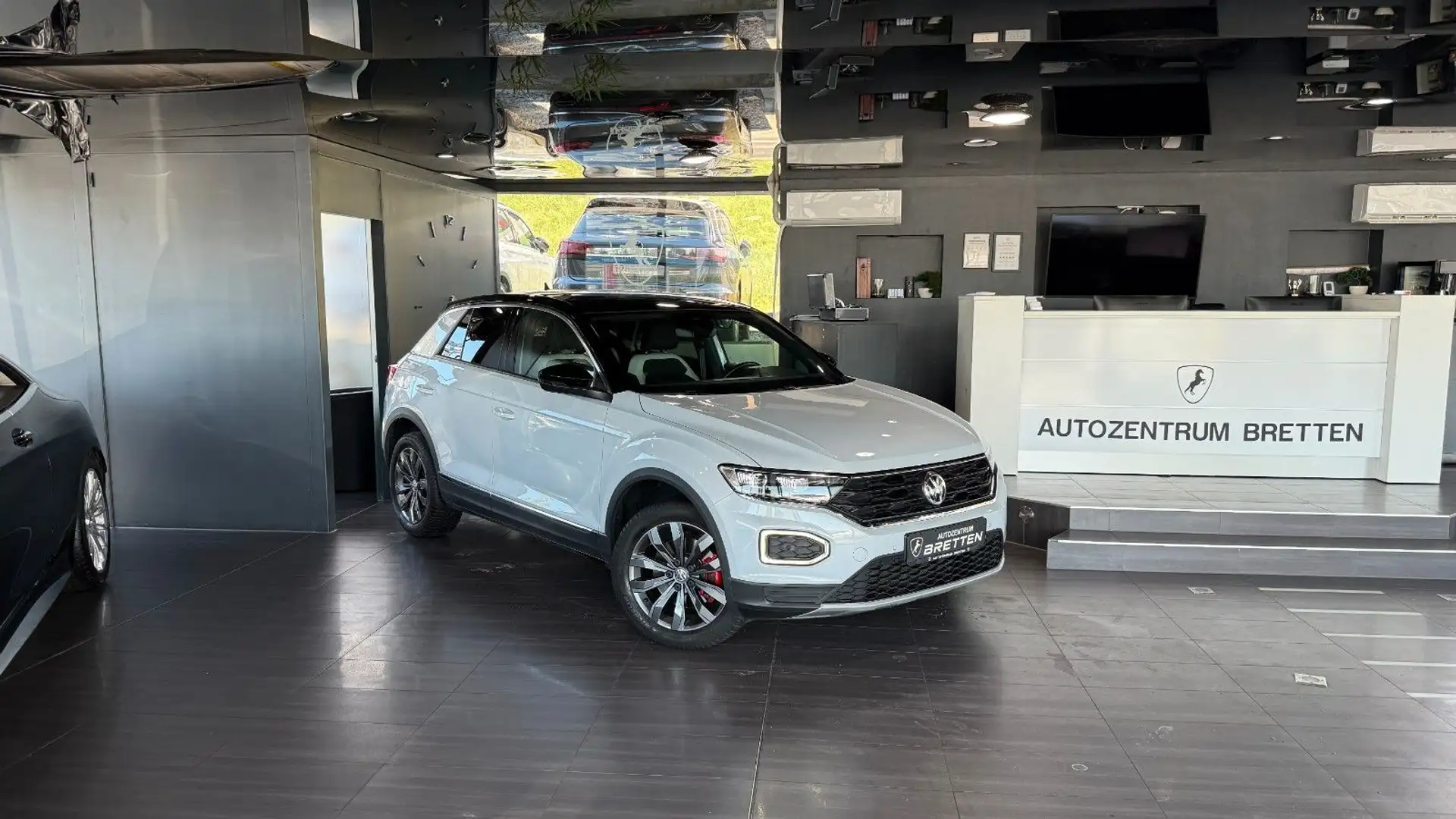 Volkswagen T-Roc 1. 5 TSI DSG*Sport*PDC*Navi Silber - 1