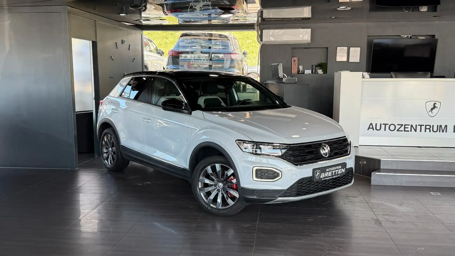 Volkswagen T-Roc 1. 5 TSI DSG*Sport*PDC*Navi Silber - 2
