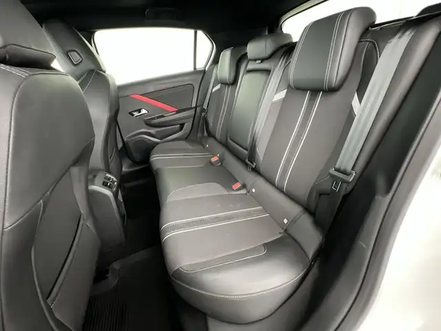 Opel Astra view 8