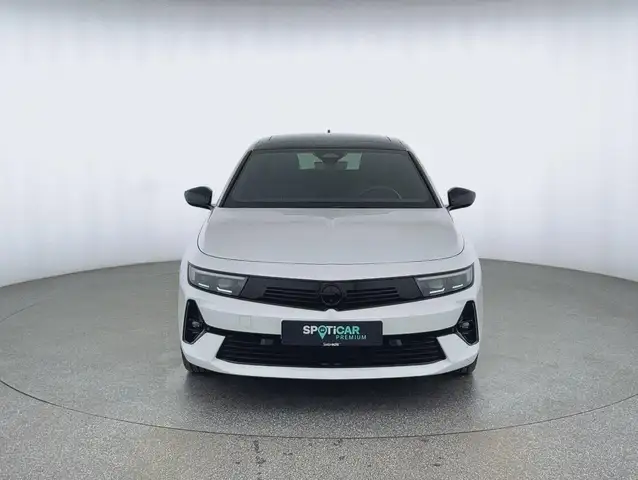 Opel Astra view 2