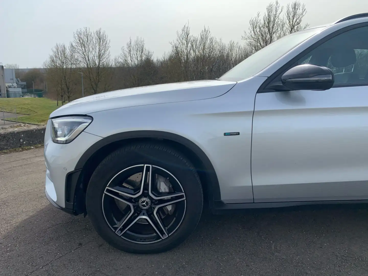 Mercedes-Benz GLC 300 300e 4Matic  AMG Line Argent - 2