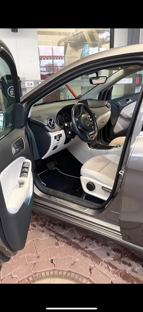Mercedes-Benz B 180 7G-DCT Style - 2