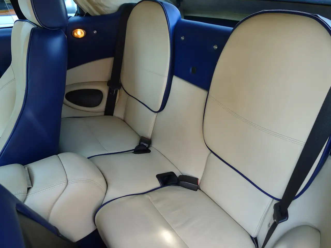 Aston Martin DB7 Vantage V12 Volante 35.000 km, foto 12