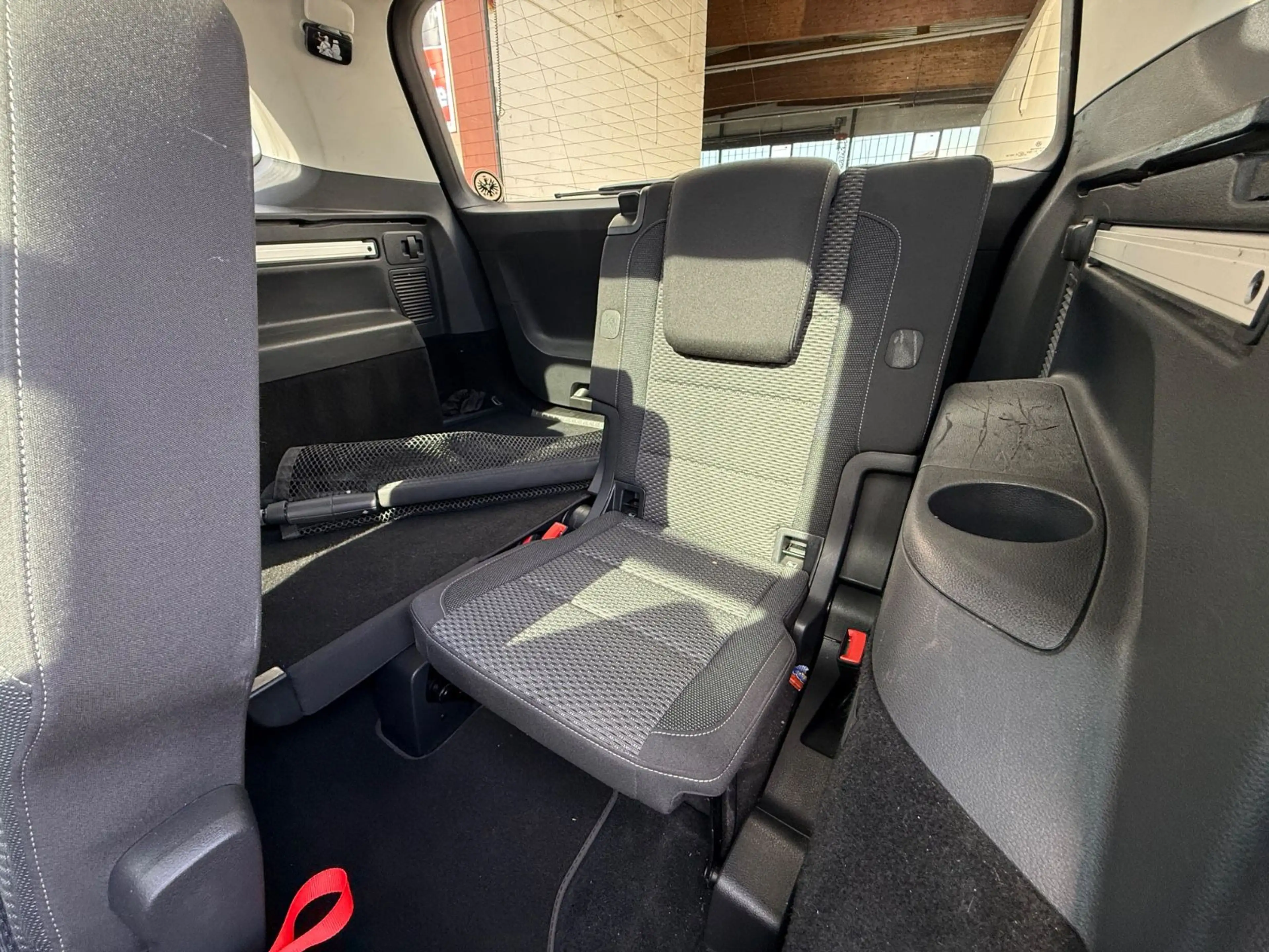 Volkswagen Touran Comfortline 2.0TDI DSG | 7-Sitzer | Pano — photo 18