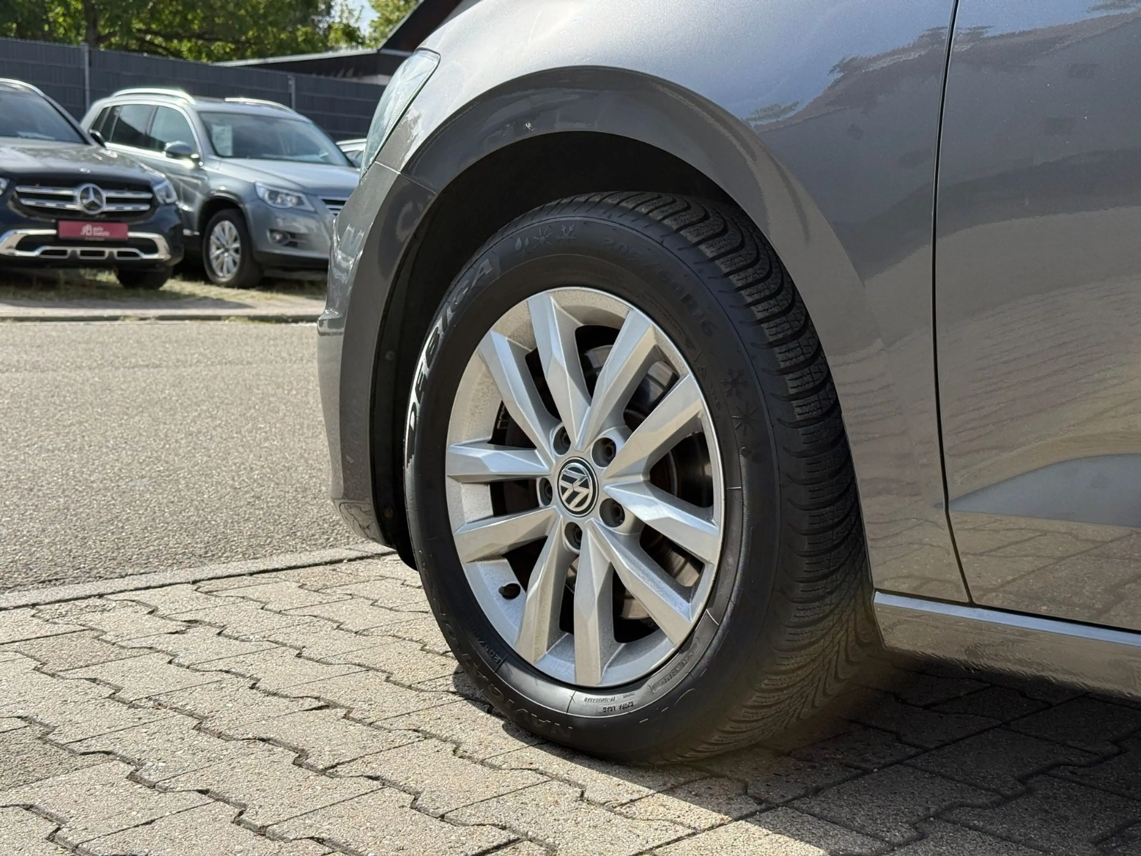 Volkswagen Touran Comfortline 2.0TDI DSG | 7-Sitzer | Pano — photo 8