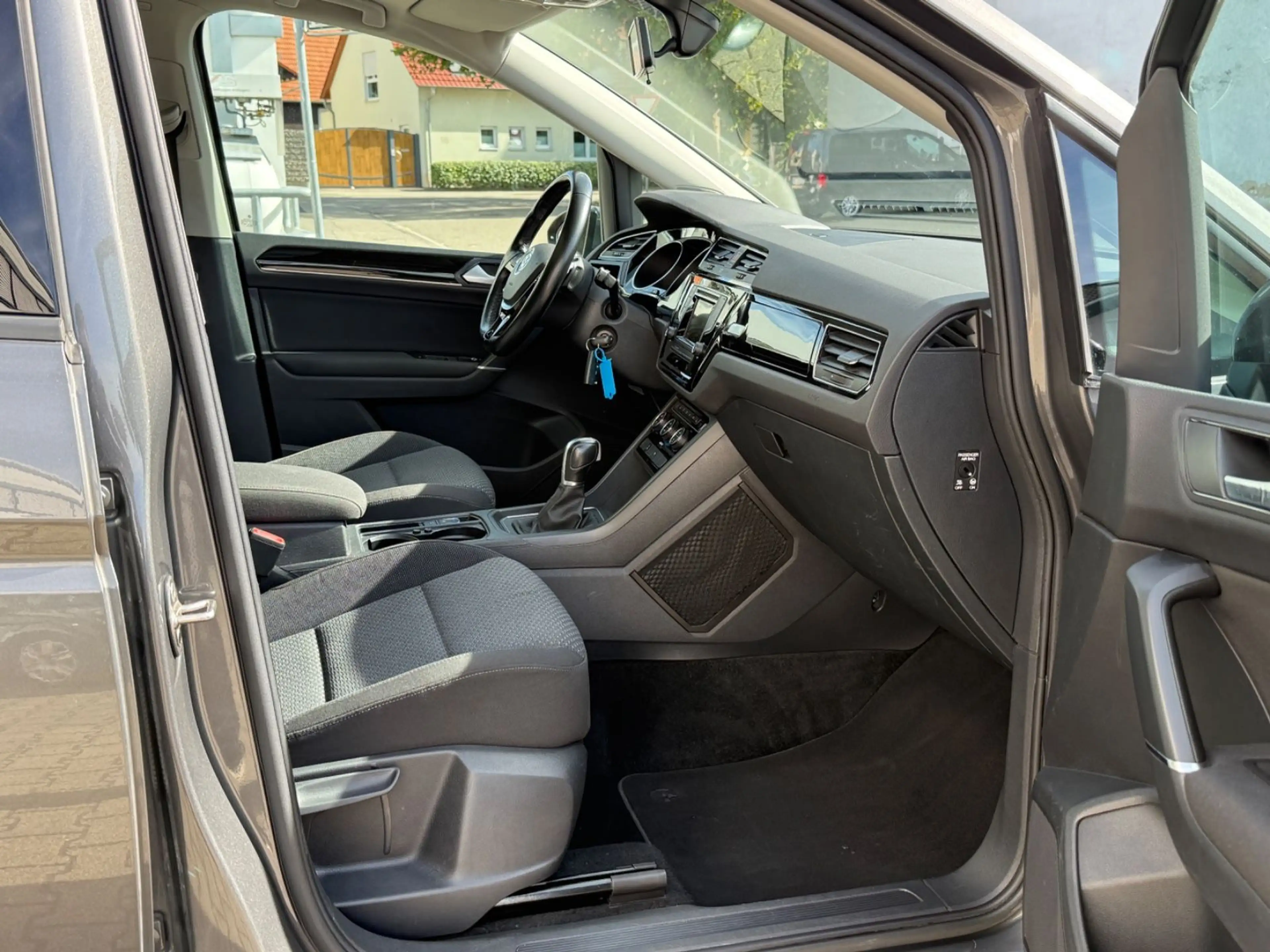 Volkswagen Touran Comfortline 2.0TDI DSG | 7-Sitzer | Pano — photo 20