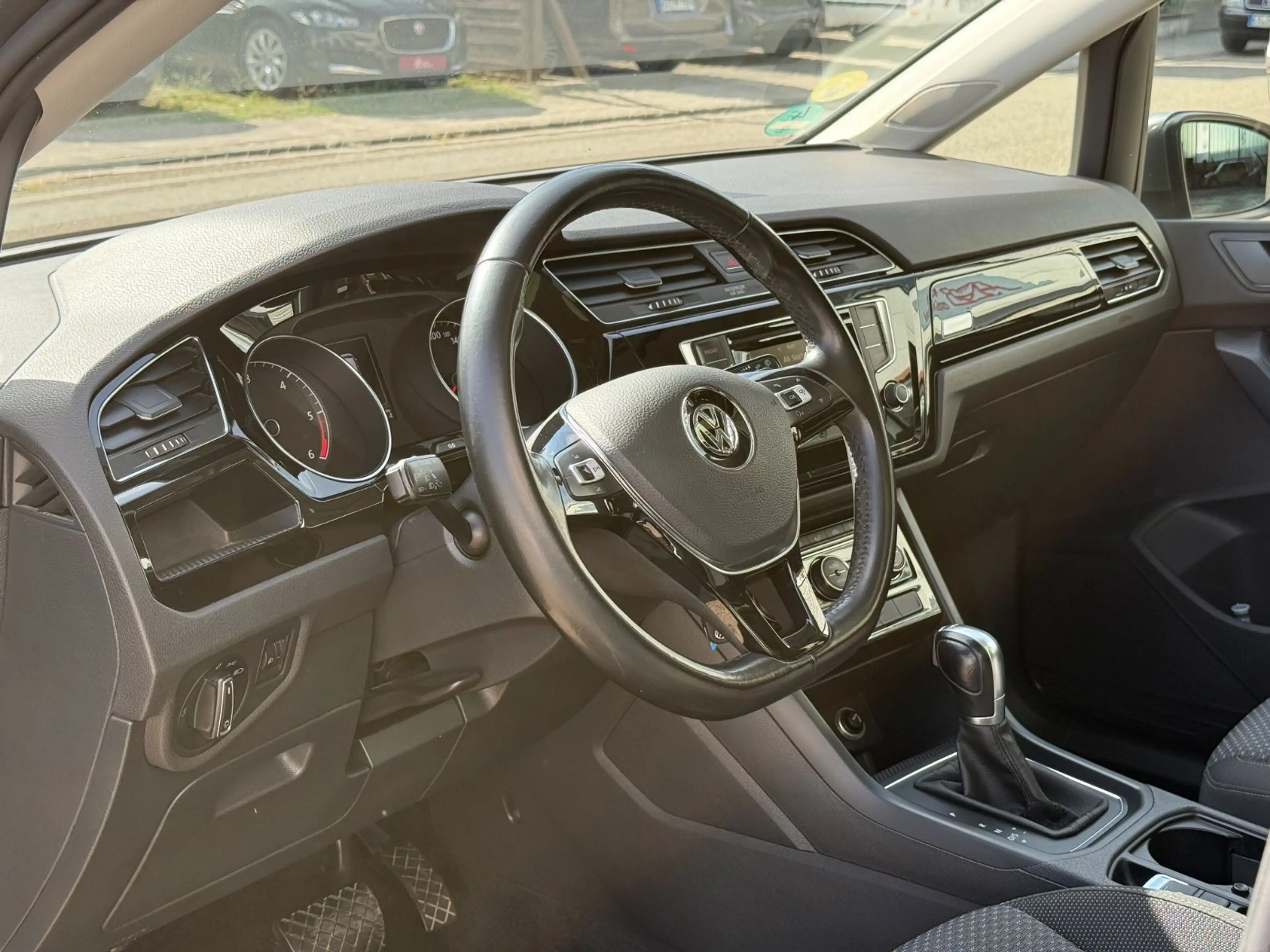 Volkswagen Touran Comfortline 2.0TDI DSG | 7-Sitzer | Pano — photo 11