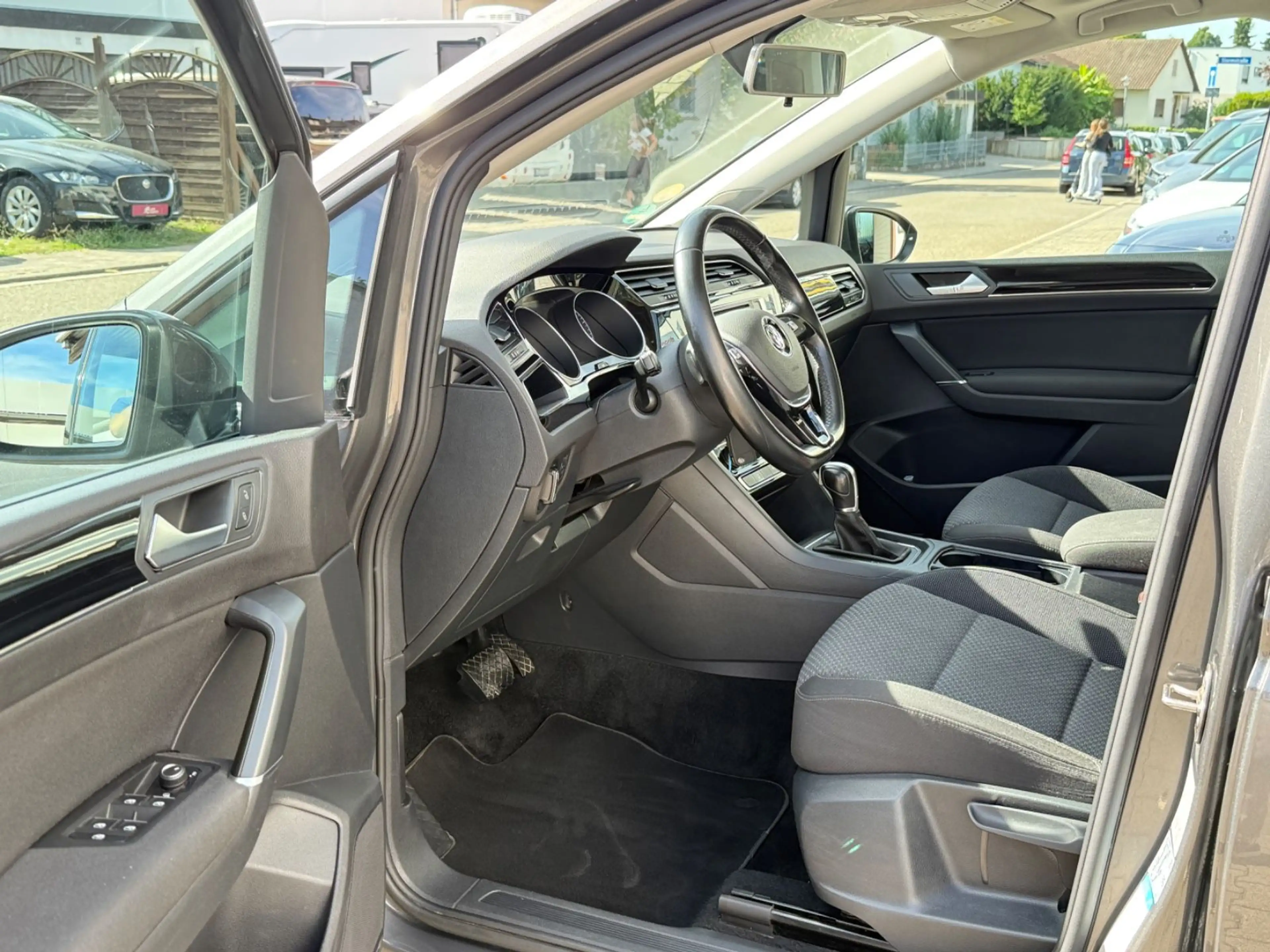 Volkswagen Touran Comfortline 2.0TDI DSG | 7-Sitzer | Pano — photo 10