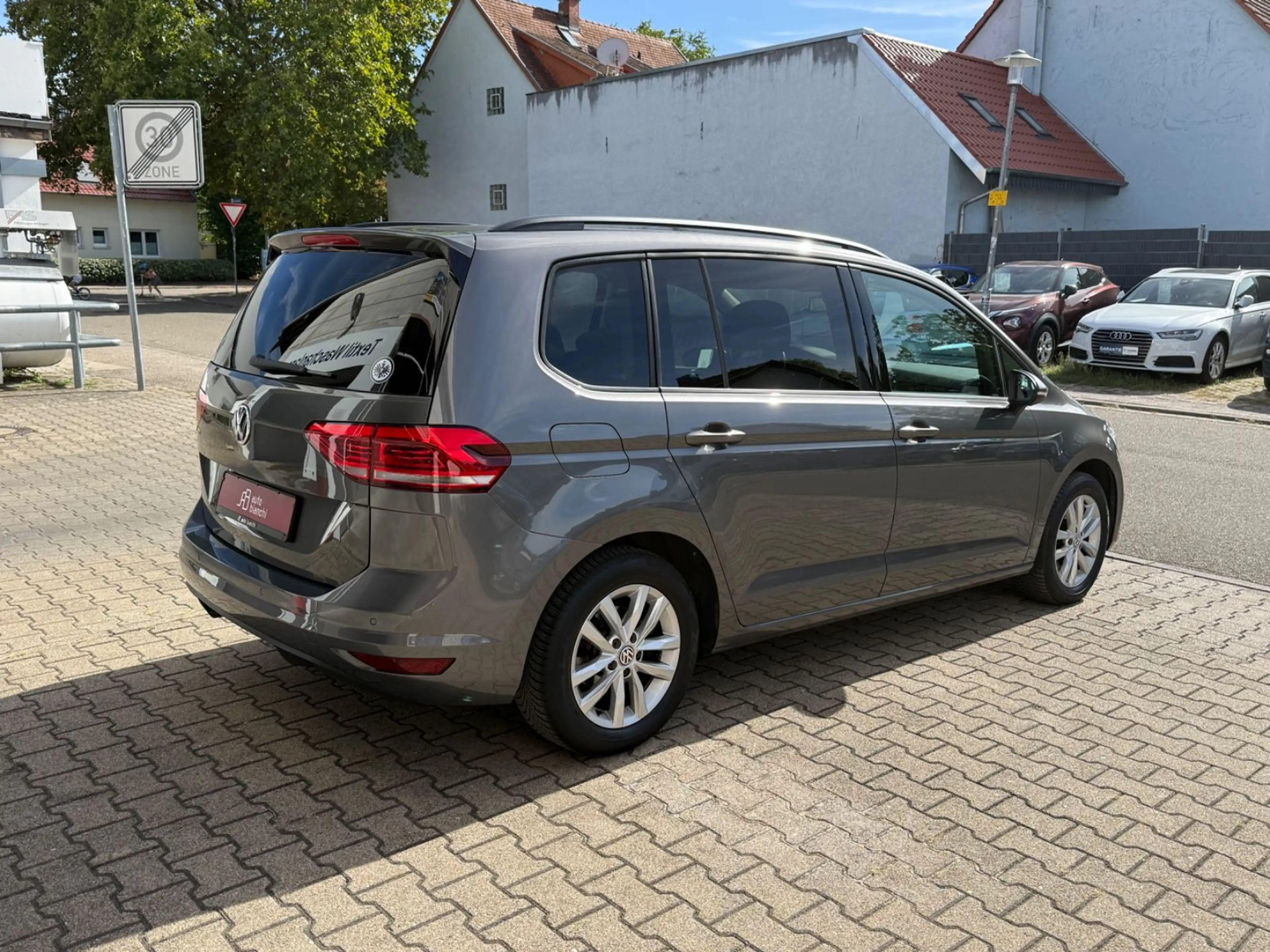 Volkswagen Touran Comfortline 2.0TDI DSG | 7-Sitzer | Pano — photo 5