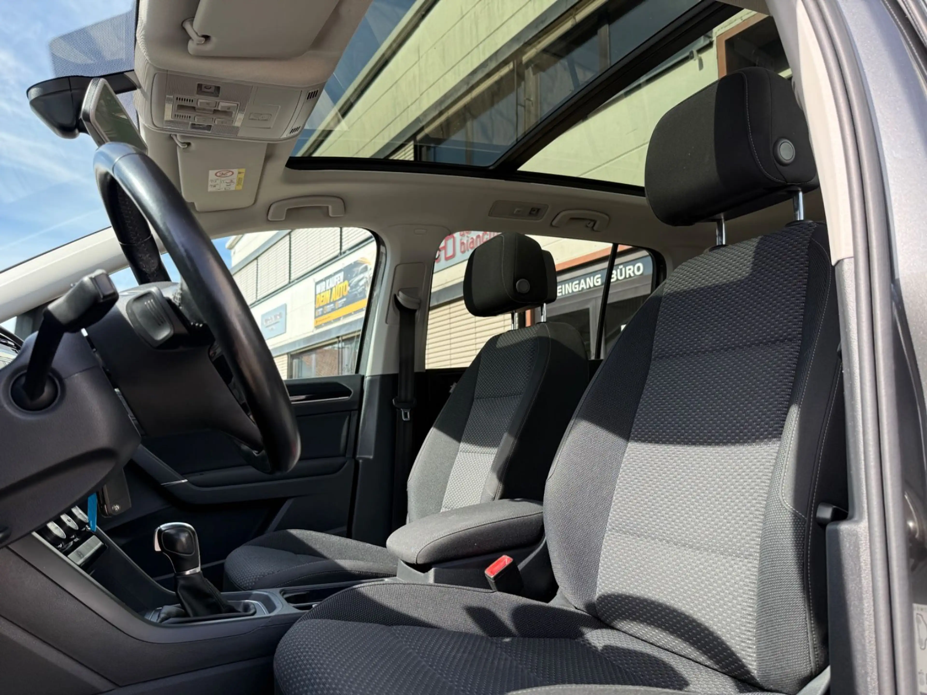 Volkswagen Touran Comfortline 2.0TDI DSG | 7-Sitzer | Pano — photo 12