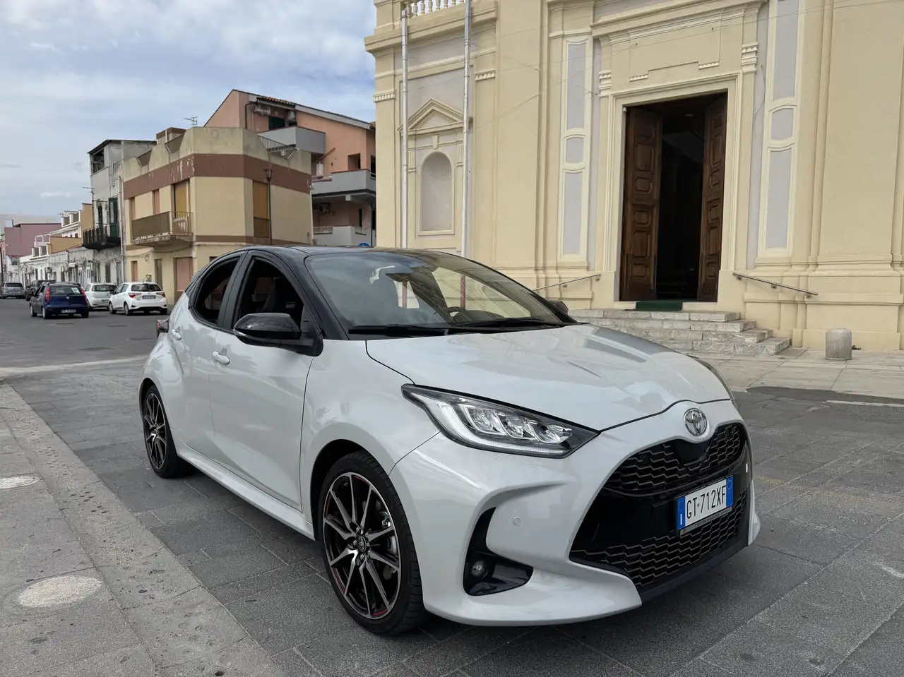 Toyota Yaris 1.5h 130 GR Sport — photo 1 of 10