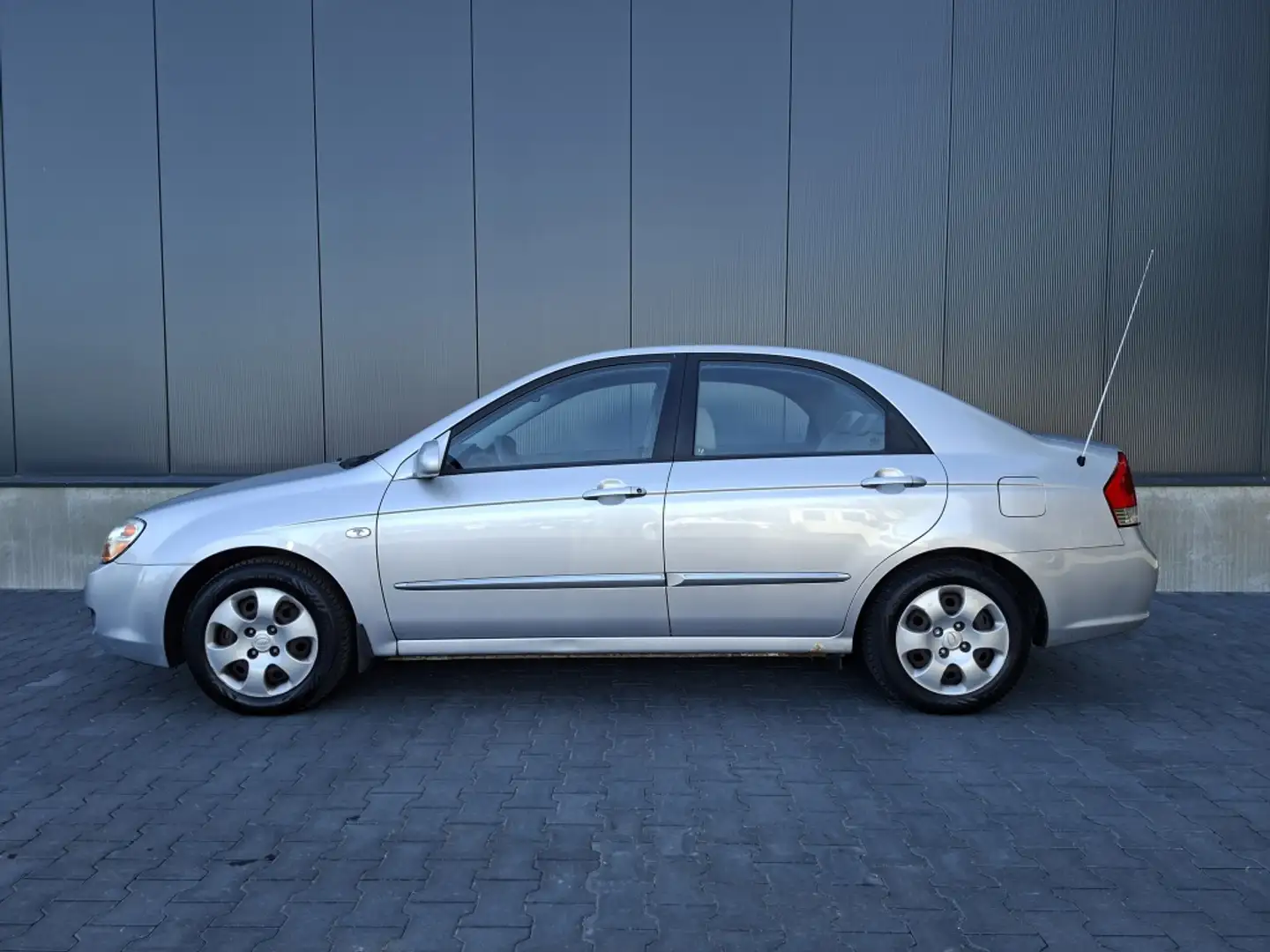 Kia Cerato 1.6 CVVT X-tra | Airco | Trekhaak | 5 deurs | Onde Grau - 2