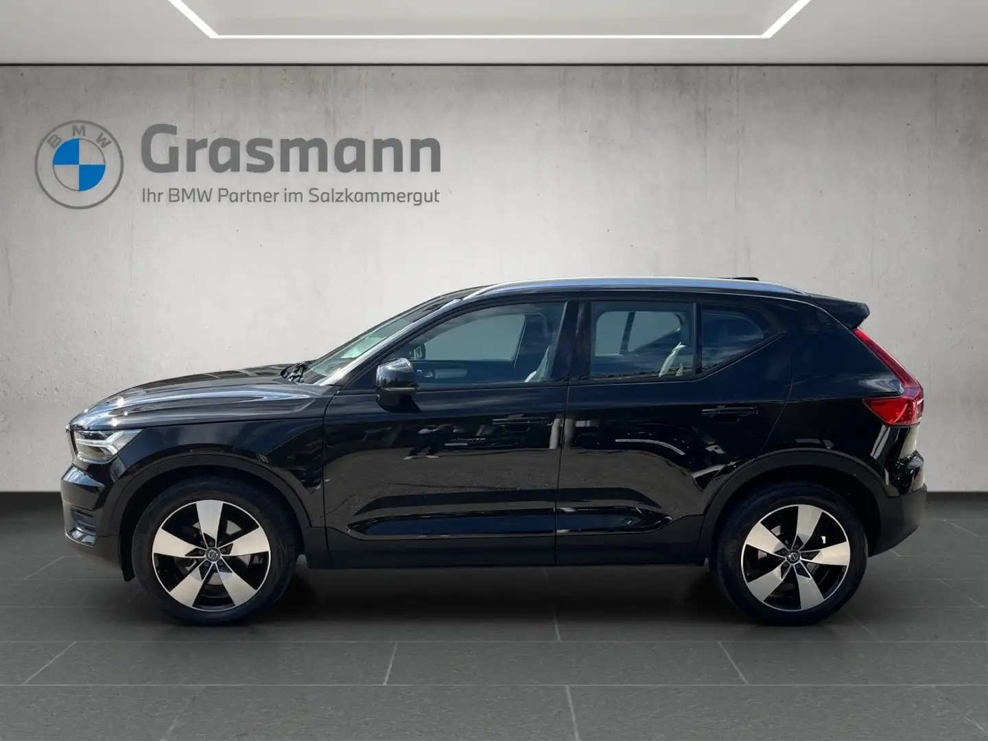 Volvo XC40 XC40 D3 Momentum Pro AWD Geart Schwarz - 2