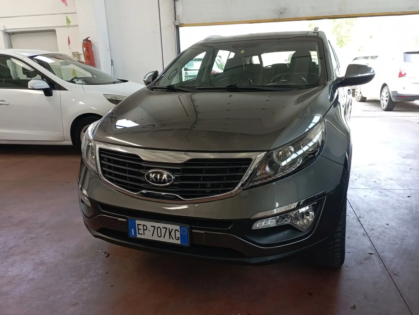 Kia Sportage 2.0 CRDI AWD Plus Gri - 1