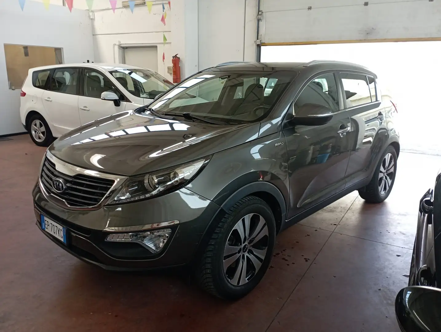 Kia Sportage 2.0 CRDI AWD Plus Gri - 2