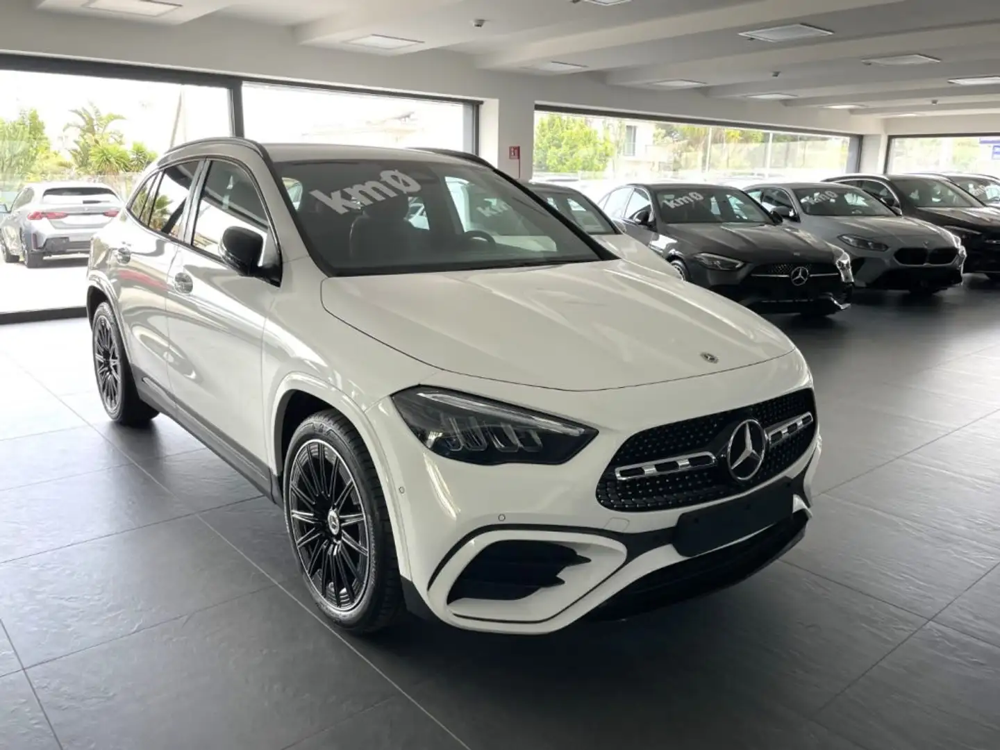 Mercedes-Benz GLA 200 2.0 d 150 CV AMG Premium KM0 MY24 Weiß - 1