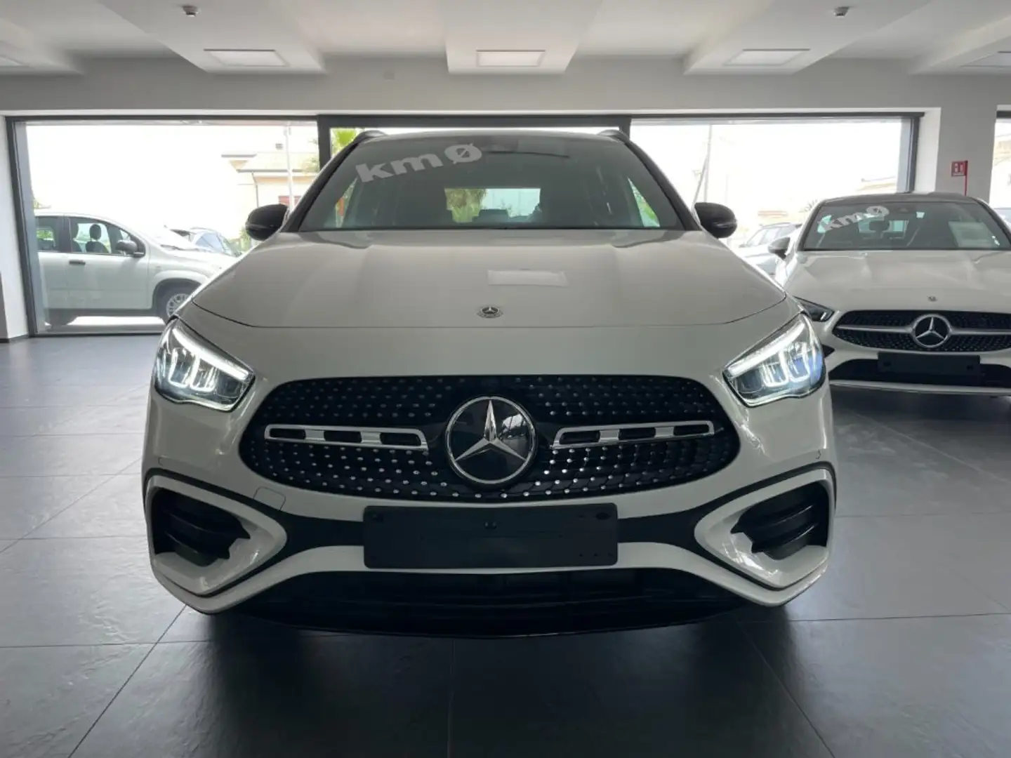 Mercedes-Benz GLA 200 2.0 d 150 CV AMG Premium KM0 MY24 Weiß - 2