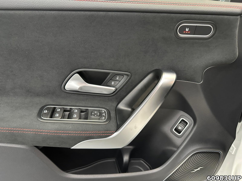 Mercedes-Benz CLA 180 SB AMG  AHK Night Pano Burmester Distron — photo 9