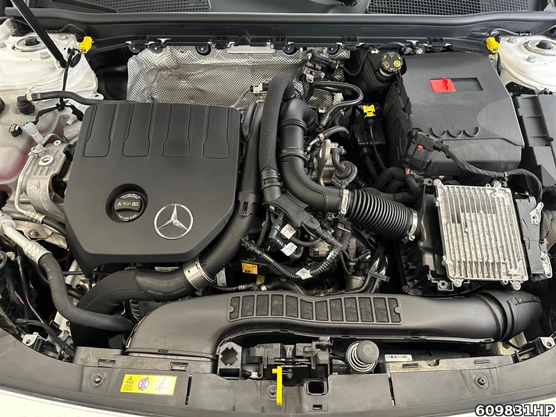 Mercedes-Benz CLA 180 SB AMG  AHK Night Pano Burmester Distron — photo 7