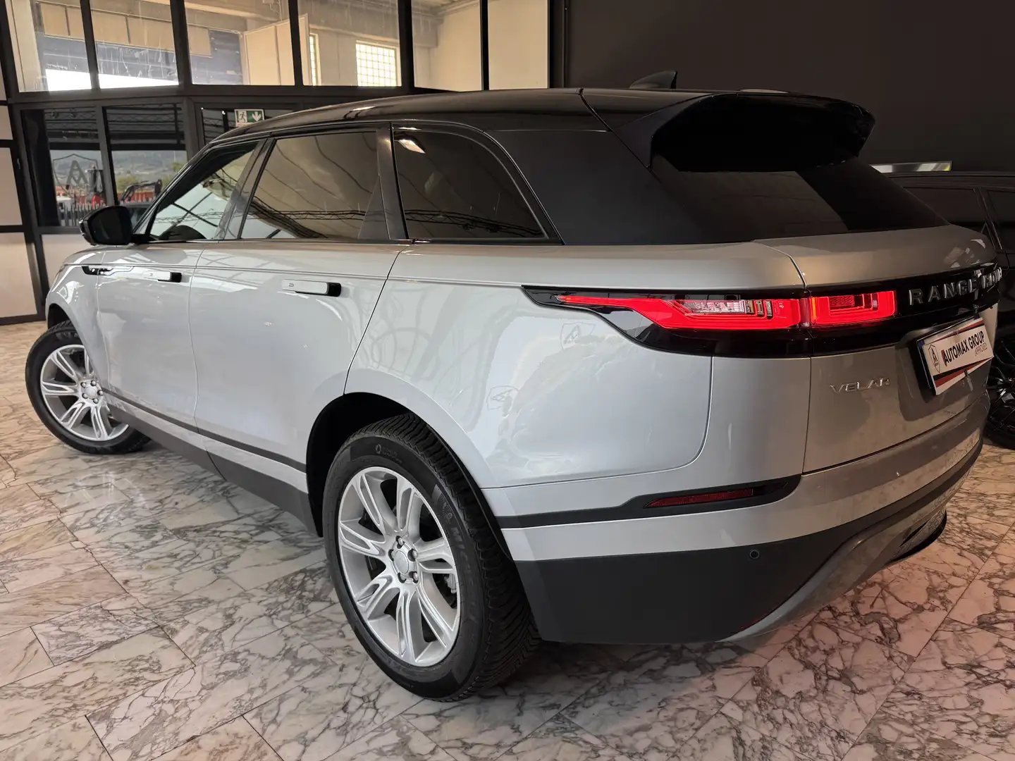 Land Rover Range Rover Velar 2.0d i4 R-Dynamic HSE 240cv auto my19 IVA ESPOSTA Argento - 2