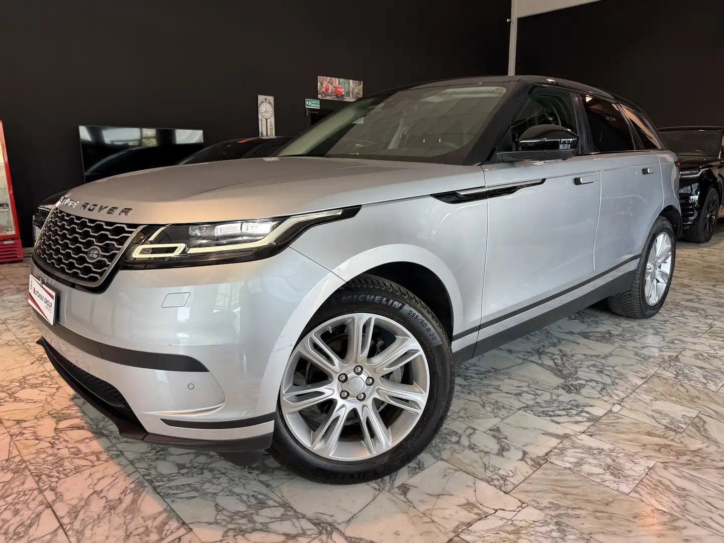 Land Rover Range Rover Velar 2.0d i4 R-Dynamic HSE 240cv auto my19 IVA ESPOSTA Argento - 1