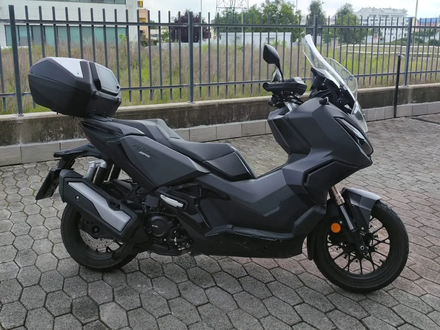 Honda ADV 350 abs Grijs - 2