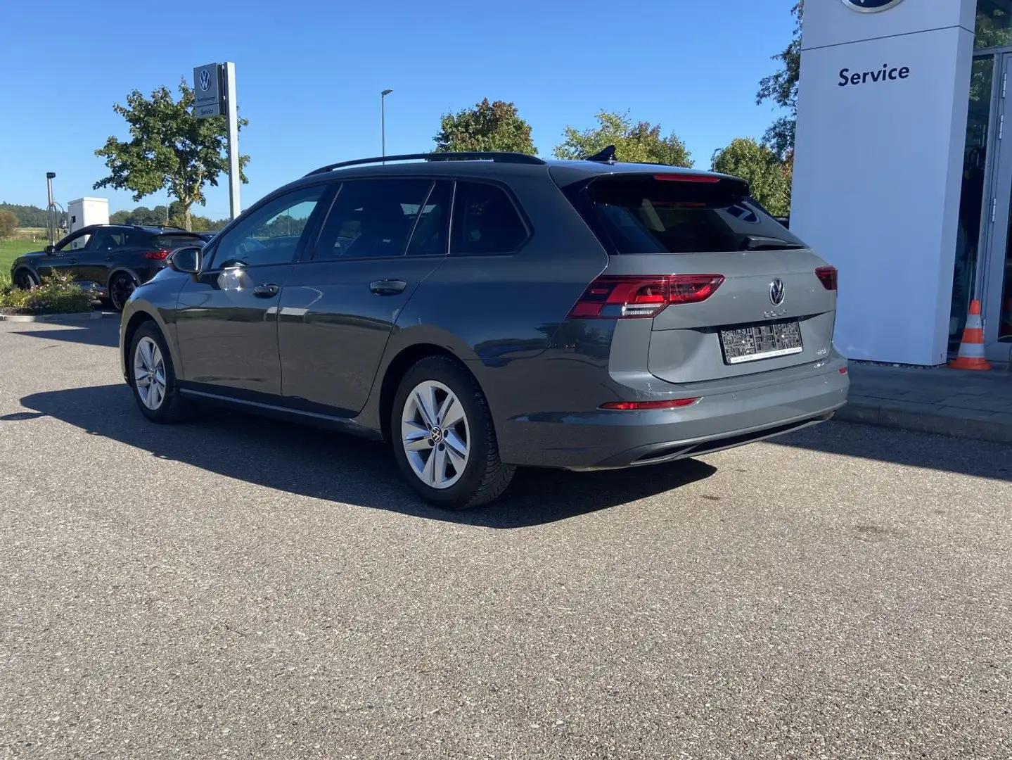 Volkswagen Golf Variant 1.5 eTSI DSG Life NAVI+LED+KAMERA+A Grau - 2