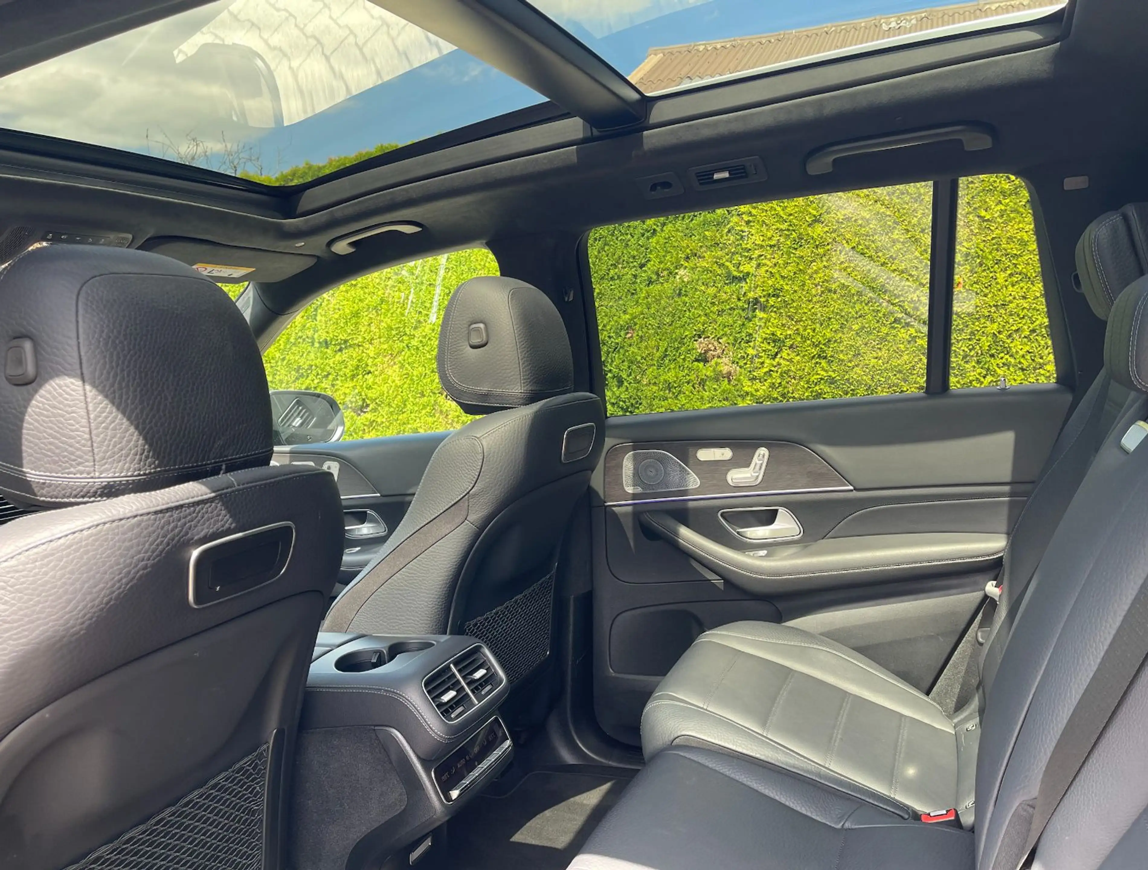Mercedes-Benz GLS 400 D PANO SOFT KEYLES HUD AIR+ AMG-LINE — photo 12
