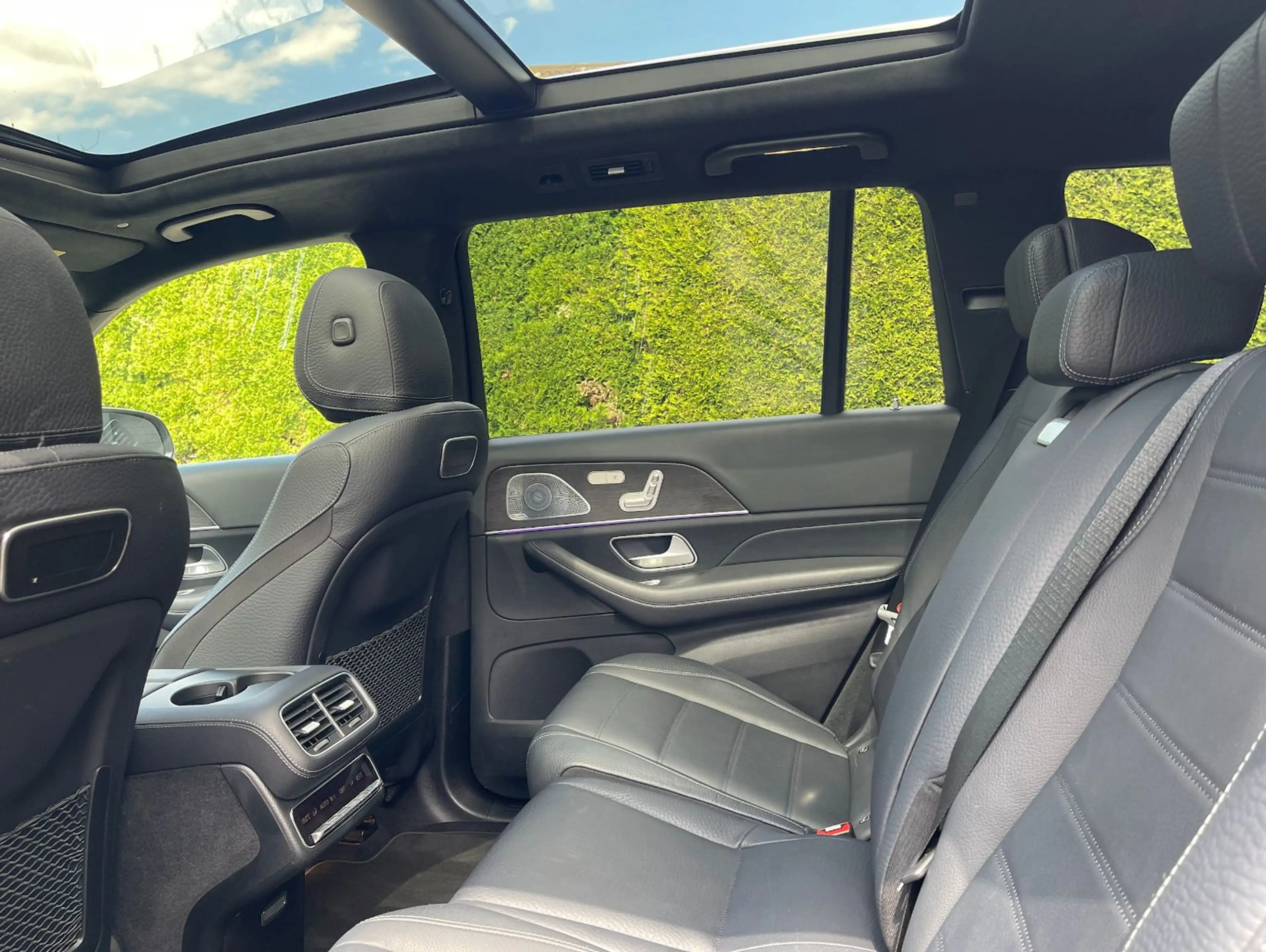 Mercedes-Benz GLS 400 D PANO SOFT KEYLES HUD AIR+ AMG-LINE — photo 13