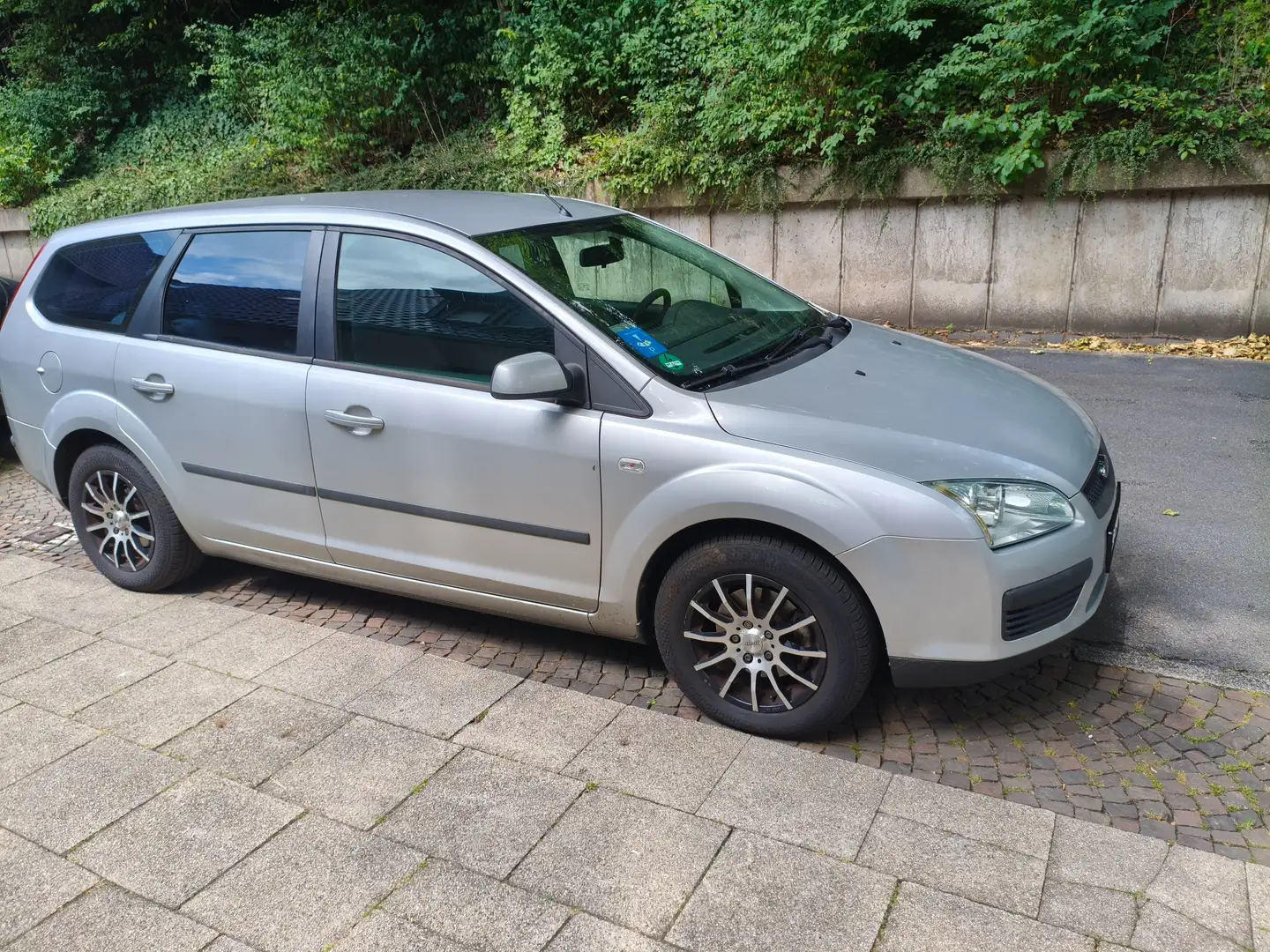 Ford Focus Focus Turnier 1.8 Style Silber - 2