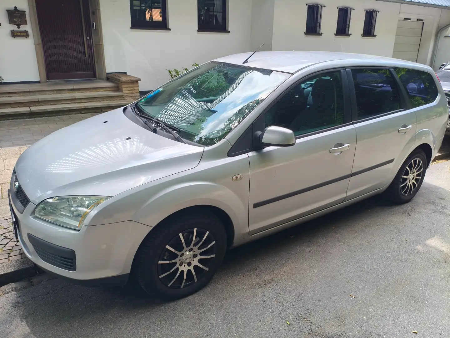Ford Focus Focus Turnier 1.8 Style Silber - 1