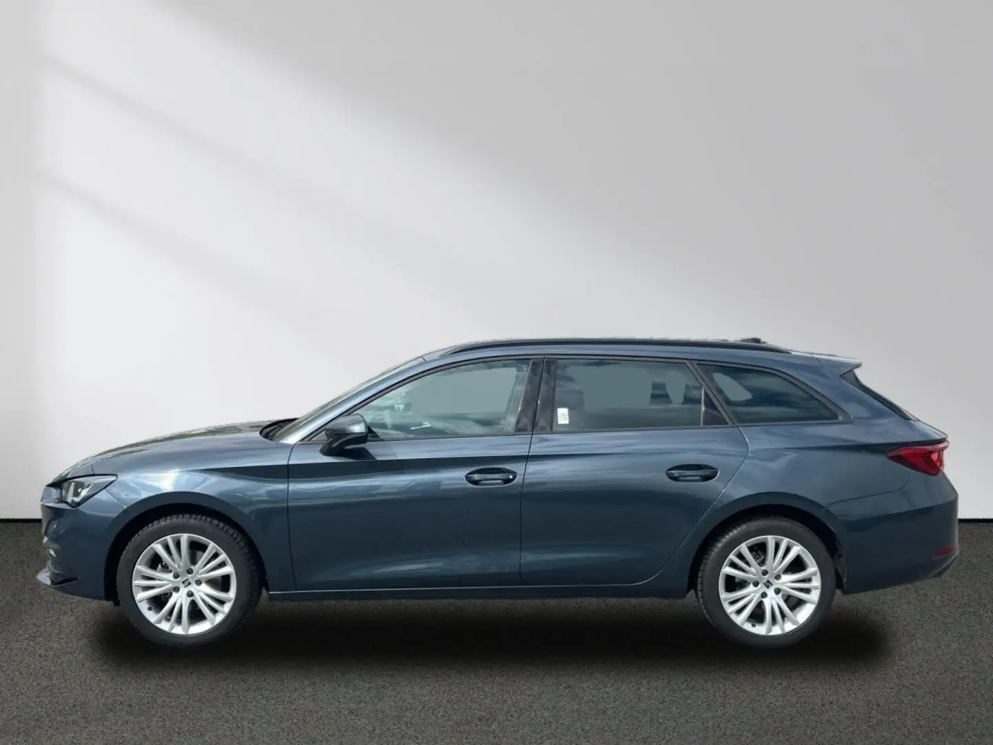 SEAT Leon Sportstourer Style 1.5 eTSI ACT 110 kW DSG Grau - 2