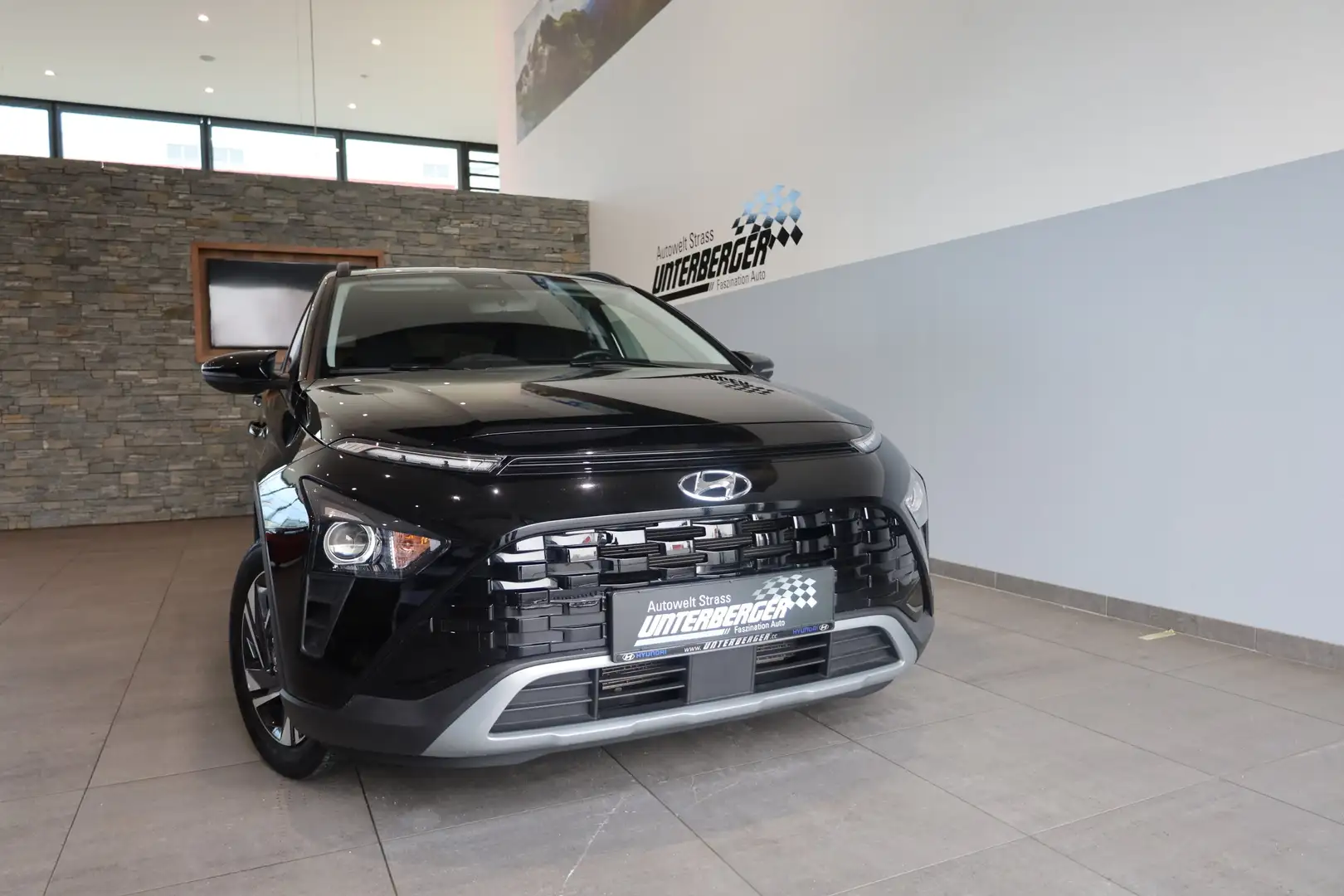 Hyundai BAYON i-Line Plus 1,2 MPI Schwarz - 2
