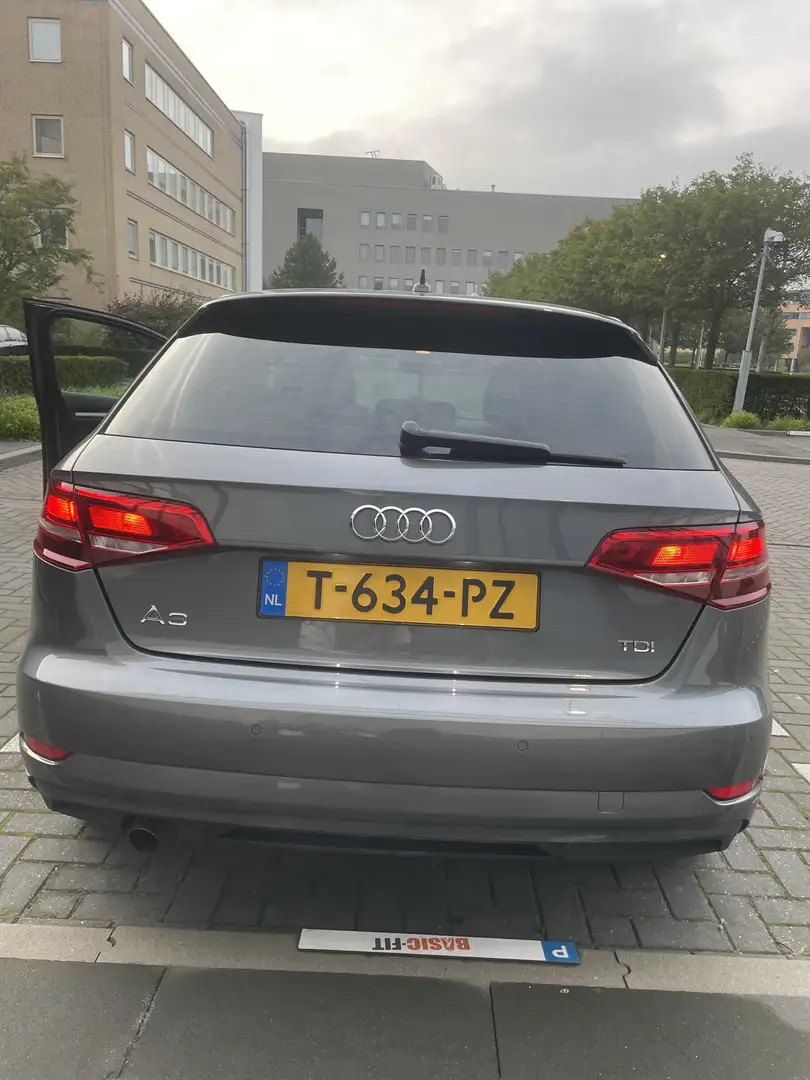 Audi A3 1.6 TDI Sportback S tronic design - 2