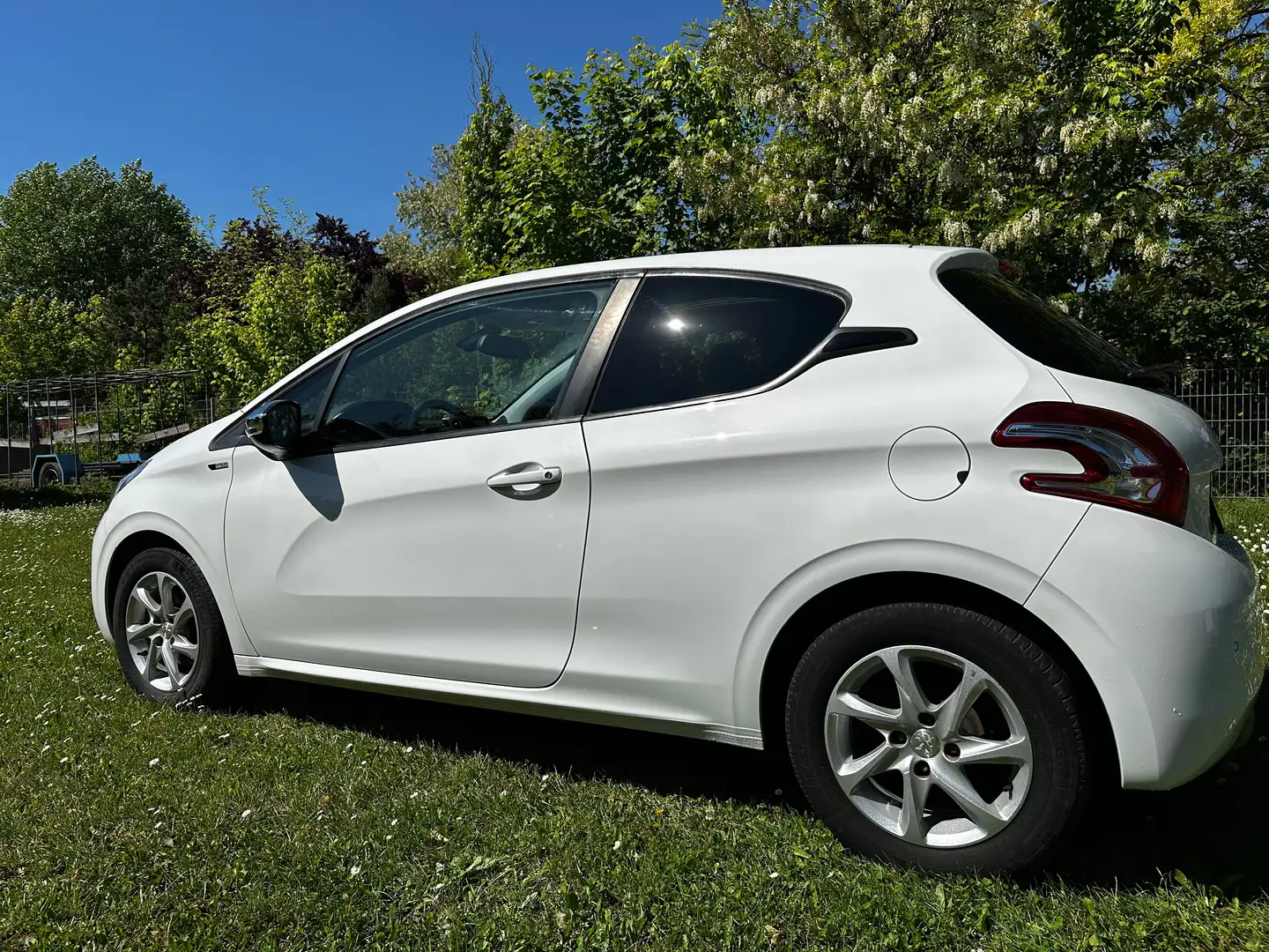 Peugeot 208 208 Style Weiß - 2