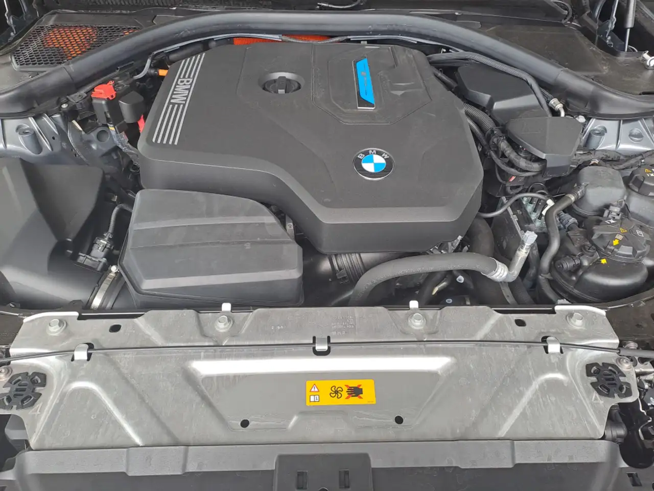 BMW 330 e xDrive Aut. 9