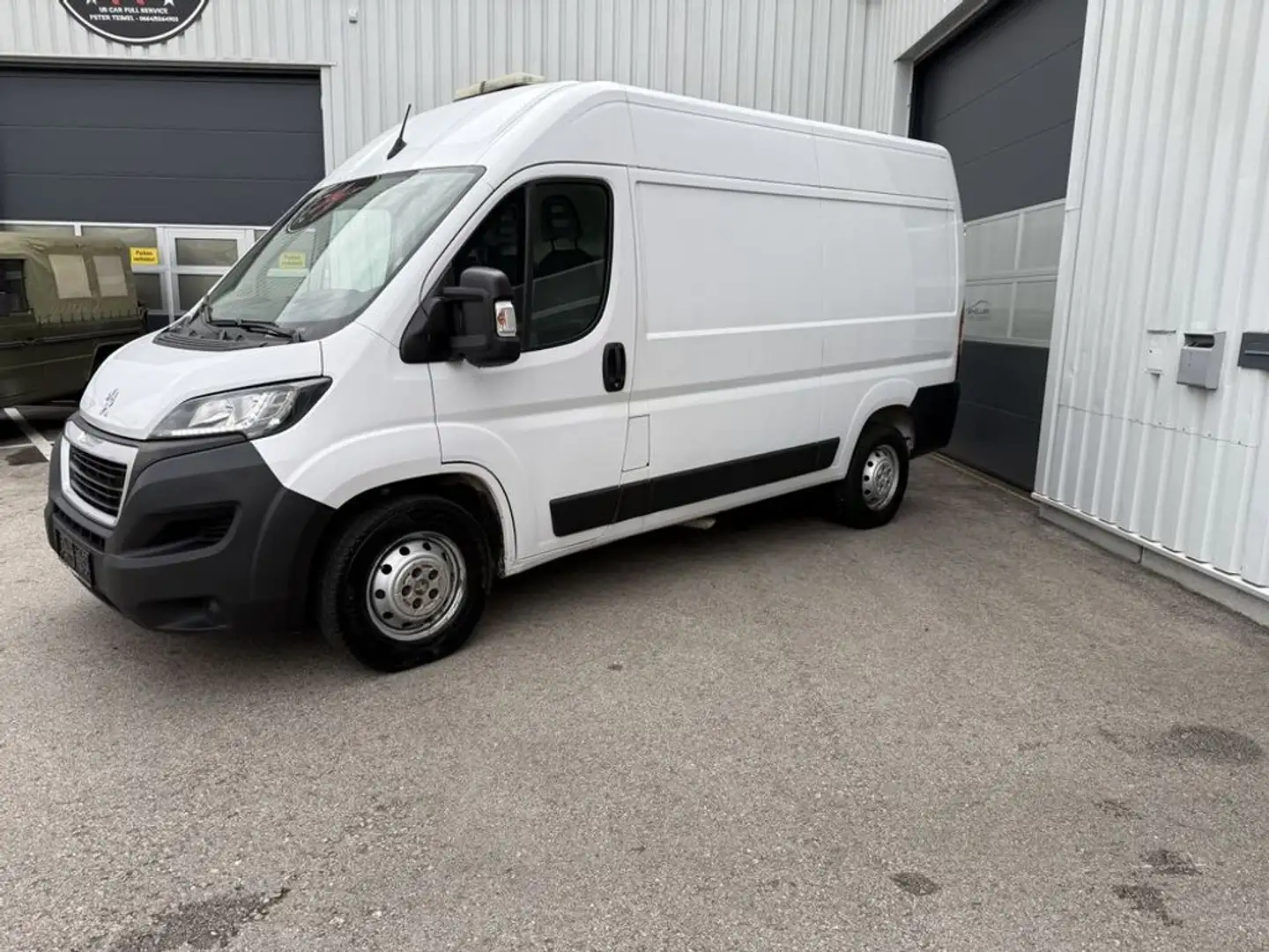 Peugeot Boxer 35 L2H2 BlueHDi 165 S&S Wit - 2