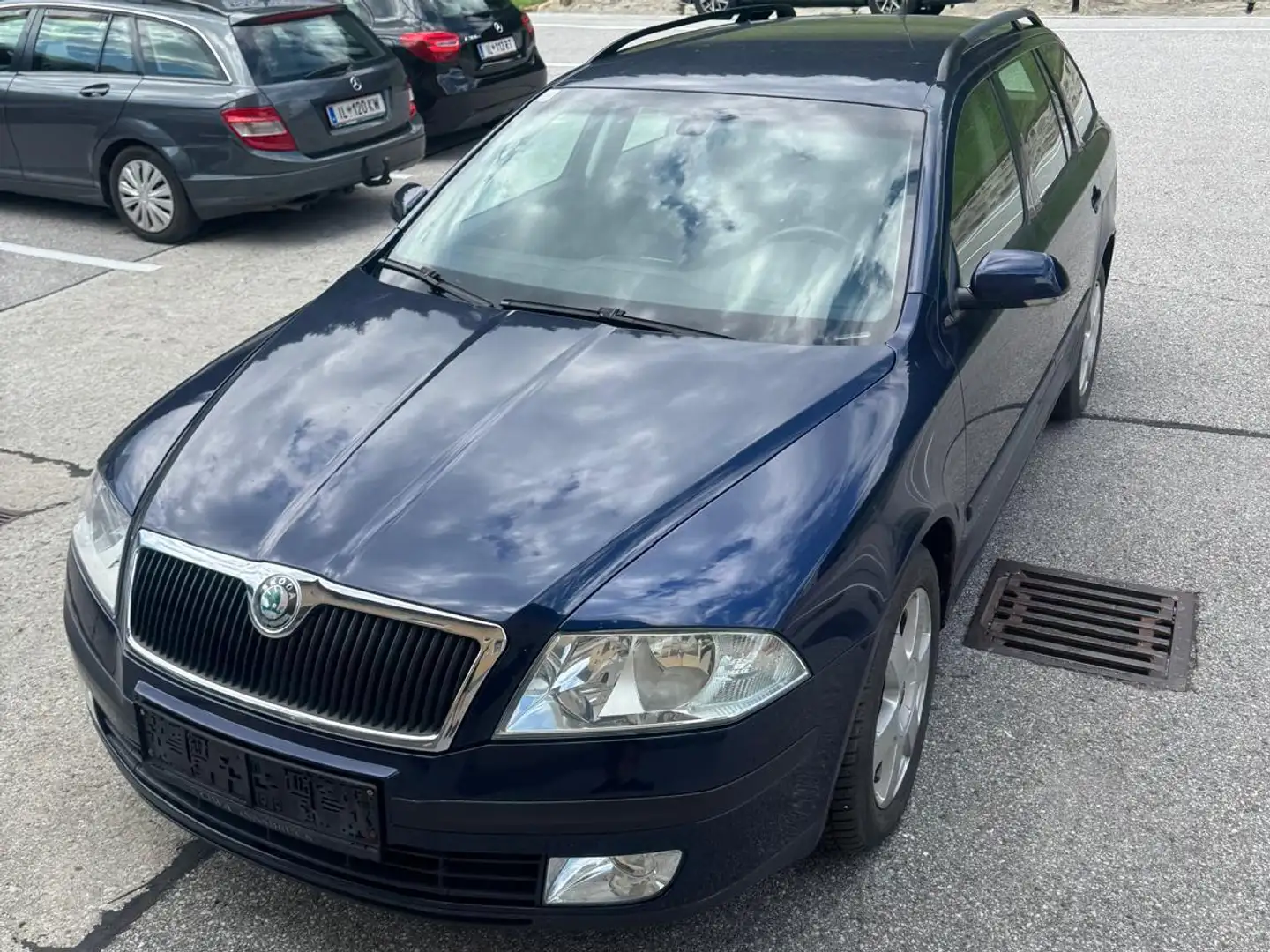 Skoda Octavia Octavia Combi 1,6 FSI Ambiente Ambiente Blau - 1