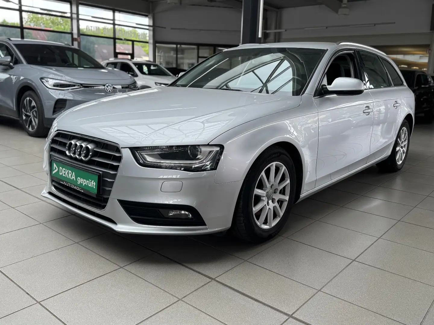 Audi A4 Avant 2.0TDI Attraction Silber - 1