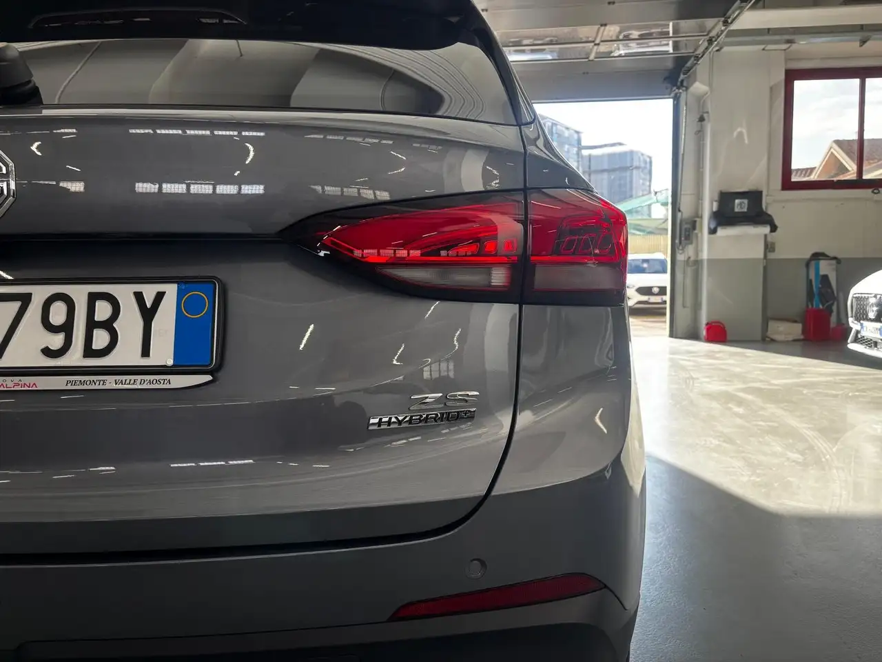 MG ZS 1.5 HYBRID+ LUXURY, миниатюра 10