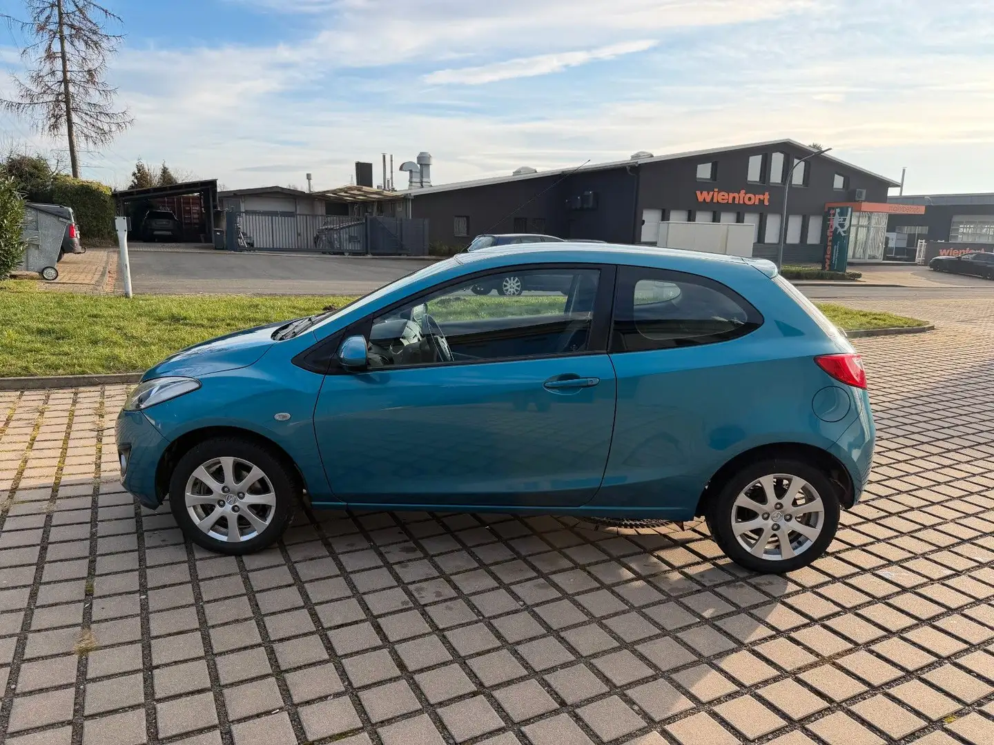 Mazda 2 Lim. 1.3  Active*1 HAND* Blau - 2