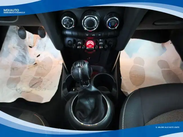 Mini Hatch view 7