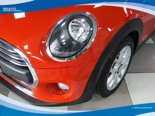 Mini Hatch view 12