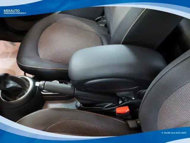 Mini Hatch view 9