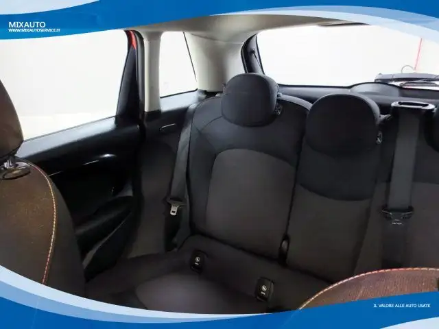 Mini Hatch view 11