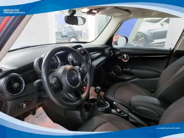 Mini Hatch view 3