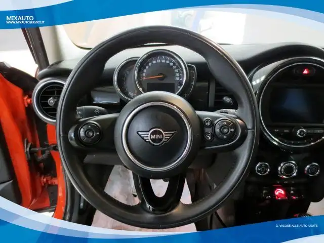 Mini Hatch view 4