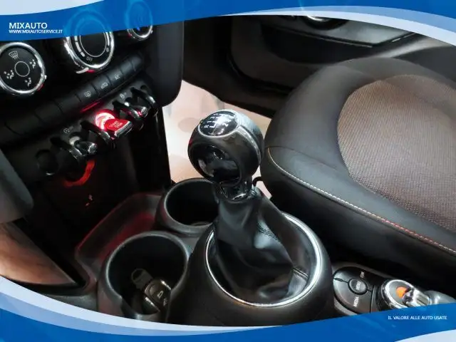 Mini Hatch view 8